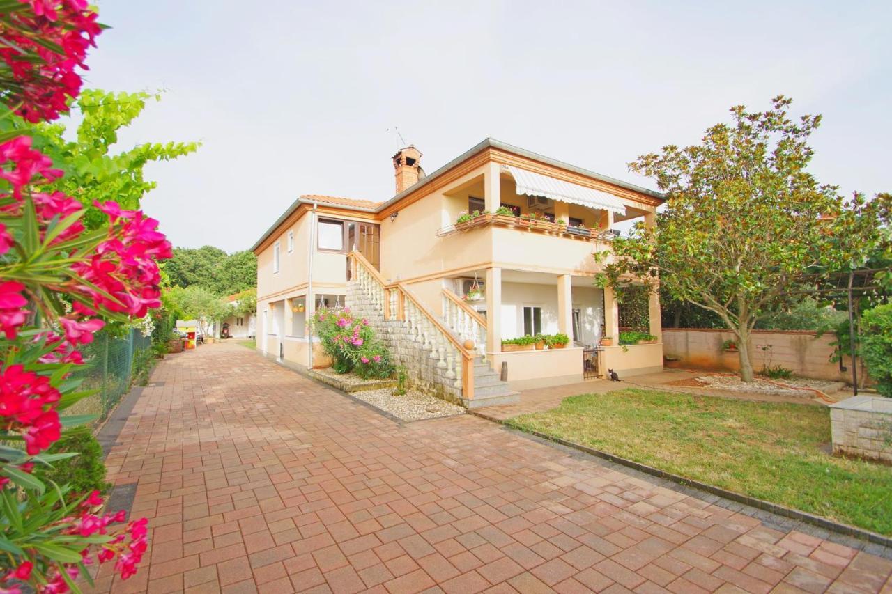 Apartment Pineta In Village Valbandon Экстерьер фото
