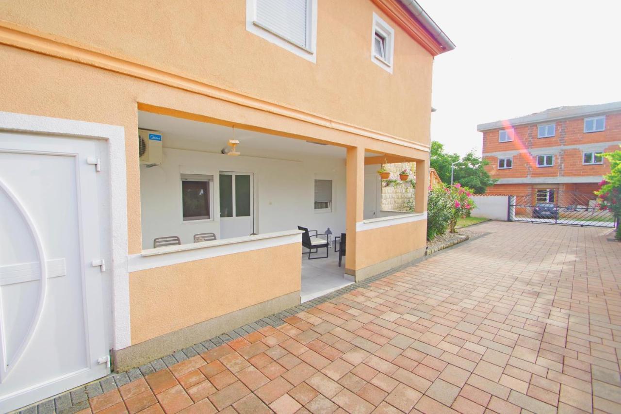 Apartment Pineta In Village Valbandon Экстерьер фото
